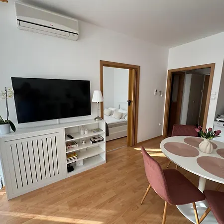 Goldsun Balaton شقة *